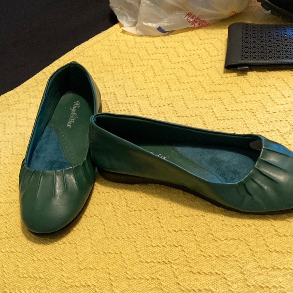 Never worn flats